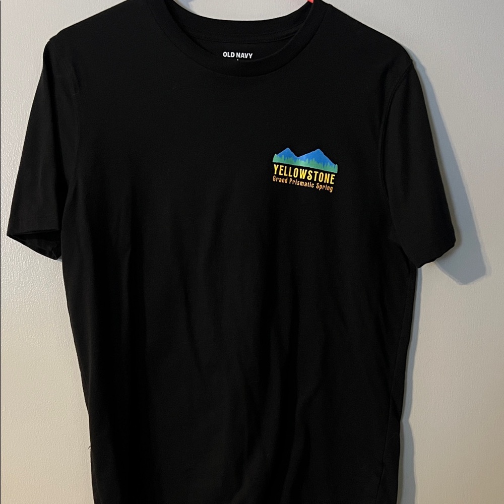 Old Navy Black Tee with Yellowstone Graphic